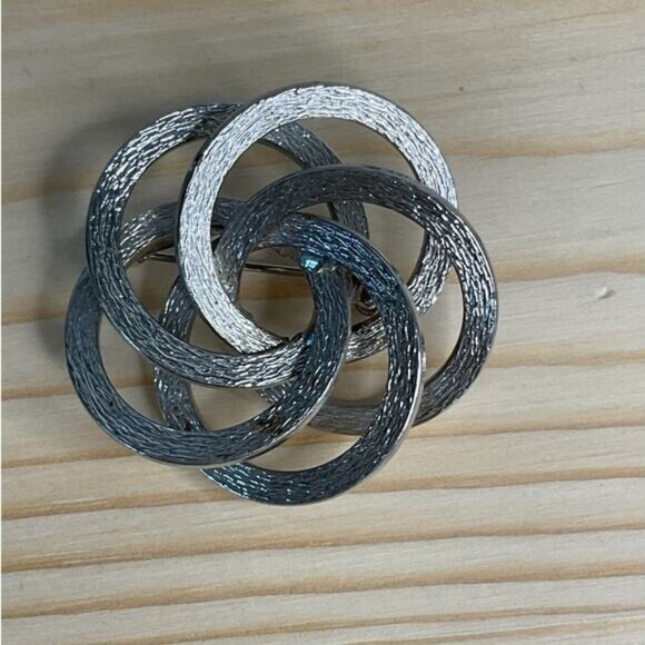 Vintage Silver-Tone Interlocking Circle Brooch Pin - Picture 5 of 7